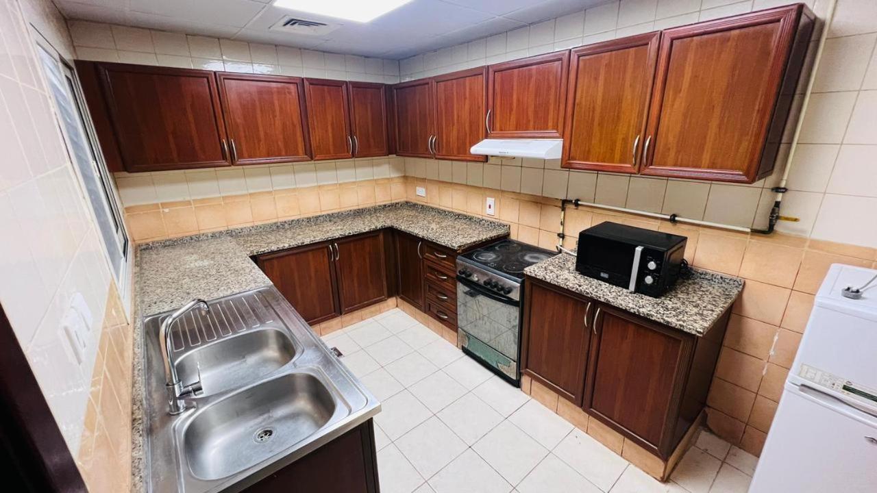 Huge In Al Barsha 1 Near Mashreq Metro * Dubaï