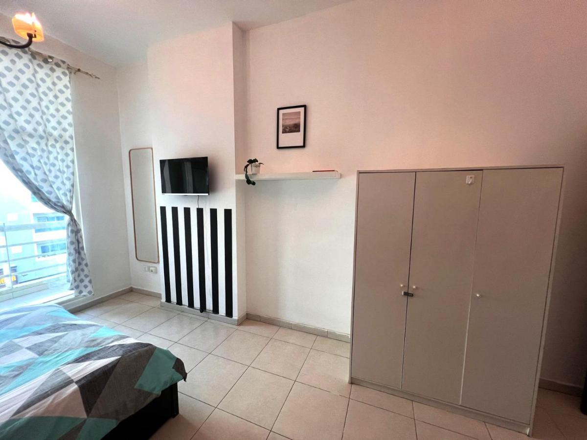 Huge In Al Barsha 1 Near Mashreq Metro * Dubaï